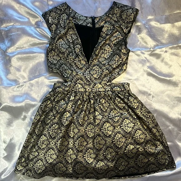 Gold Metallic Mini Cocktail Dress - Picture 1 of 17